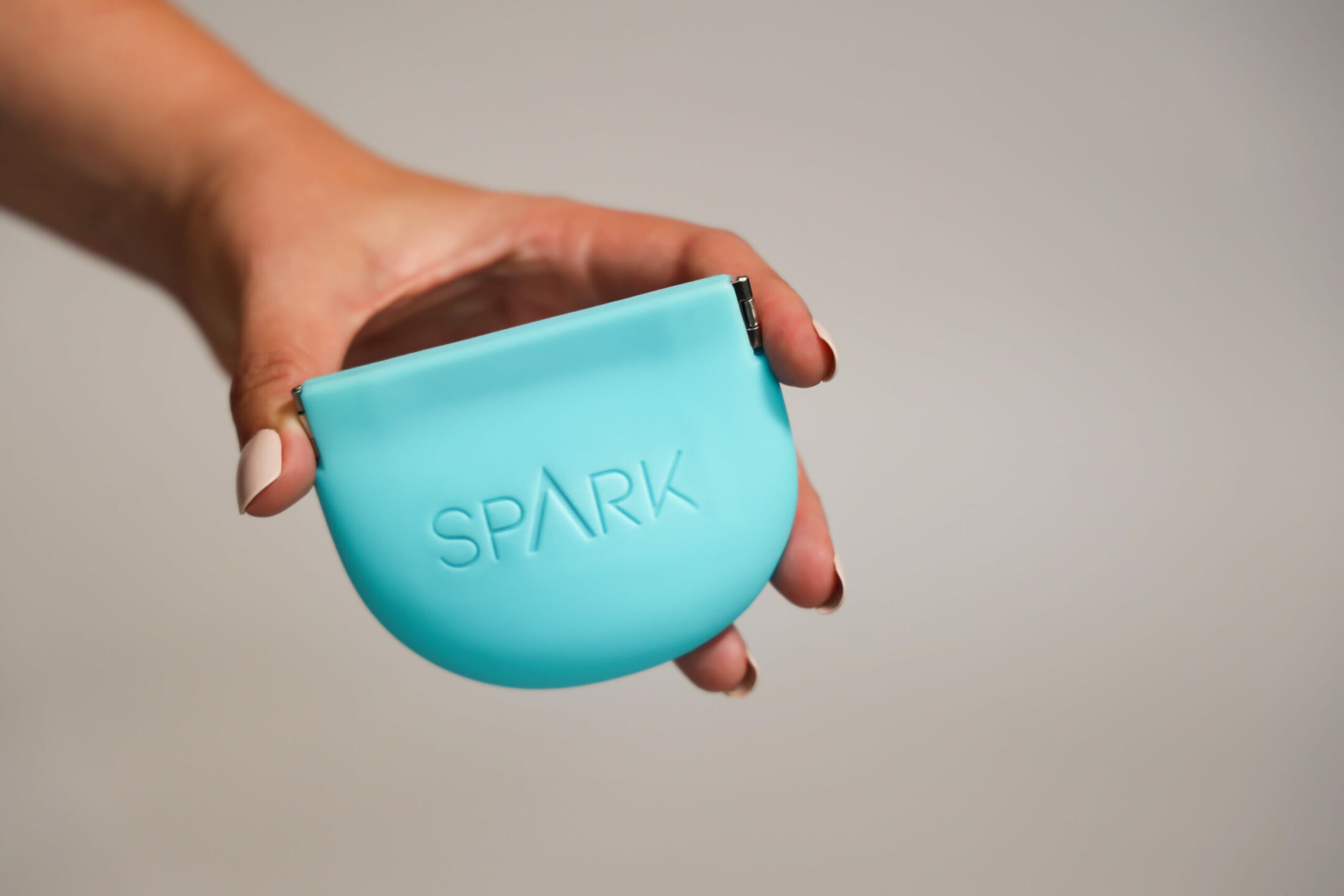 Spark Soft Case In Hand 822 Spark soft case in hand